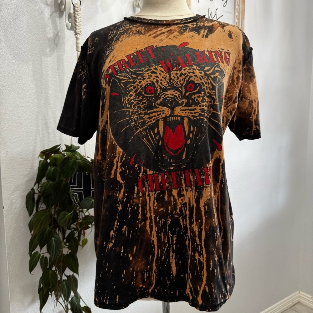 Street Walking Cheetah‎ Tshirt ML